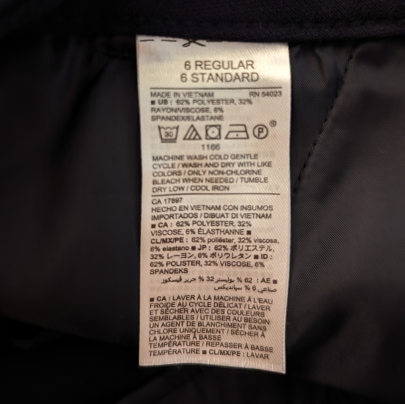 Old Navy Cropped Pants in Navy, Size Small - Picture 8 of 8